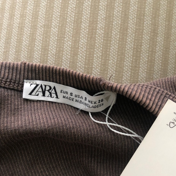 Distressed Ribbed Cropped Tank Top - Picture 2 of 5